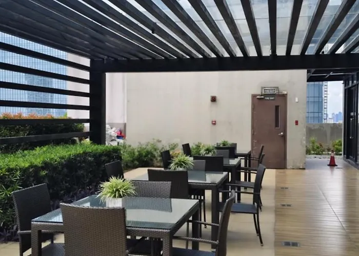 アパートホテル Deluxe One Bedroom By Christine Infront Of Trinoma Mall マニラ市